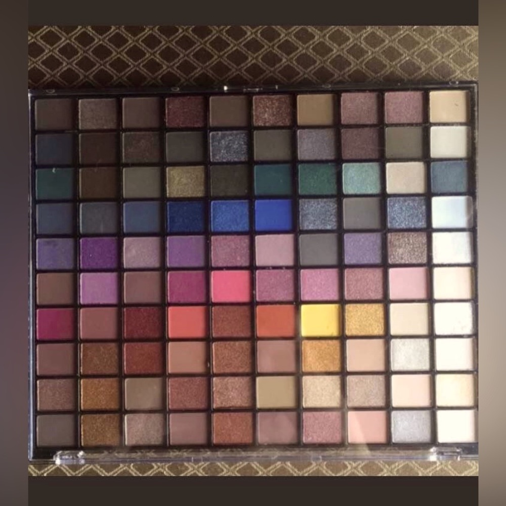 100 Colors Eyeshadow Palette